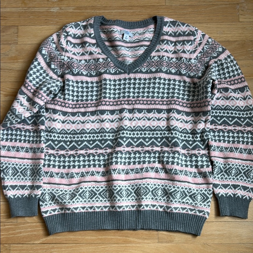 Croft & Barrow Gray and Pink V-Neck Sweater